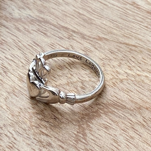 Irish Claddagh Ring 🍀 - Picture 9 of 9